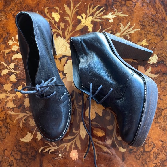 COLE HAAN Nike air sz6 black leather platform ankle boots lace up - Picture 1 of 4